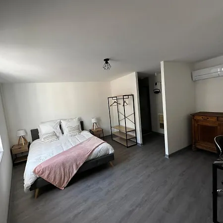 2 Pieces Parking, Plein Centre Au Calme Climatise *