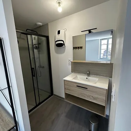 Apartamento 2 Pieces Parking, Plein Centre Au Calme Climatise