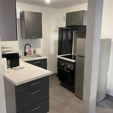 Apartamento 2 Pieces Parking, Plein Centre Au Calme Climatise *